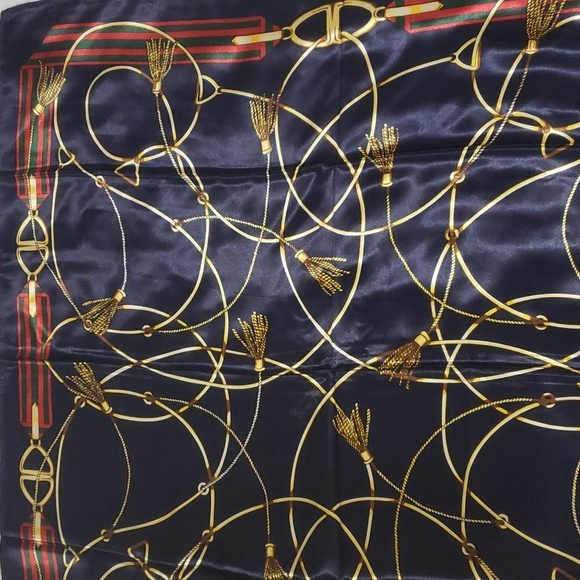 R-1305- Women's Scarf Blue Green Red Colors NWT - Picture 7 of 9